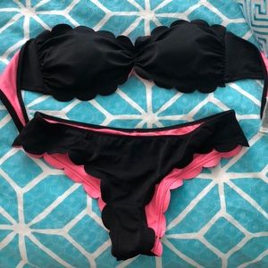 Black scallop bikini